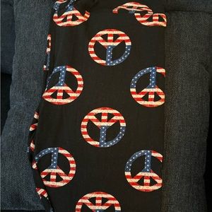 Lularoe July 4th Peace Sign legging